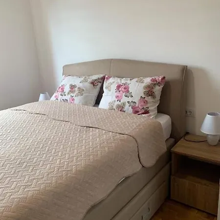 Kraljica Apartament *